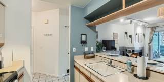 Urban Oasis: Cozy Furnished 1 BDR in Boulder Gallery 15