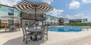 Montabella at Oak Forest Apartments Gallery 22