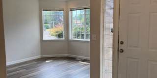 2 bedroom 1 bath duplex with garage! Gallery 4