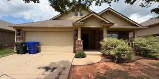 Beautiful and Cozy 3bed/2bath with an Office Available in North Norman! Gallery 1