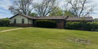 Spacious 3 Bedroom Home on Large Corner Lot with Sunporch! Gallery 1