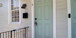 Modern and Updated Furnished 1 Bed 1 Bath Gallery 2