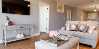 The Residence at 1000 Elm Gallery 12