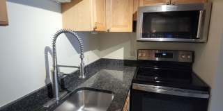 Spacious and Bright 2-level 1 BR in Adams Morgan Gallery 7