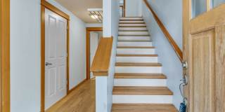 Stylish 3BR/3.5BA Townhome with Vaulted Ceilings & Attached Garage Gallery 4