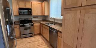 ***1,000 Off 1st Month rent if Lease signed by 9/1*** Light filled 3BD/3BA townhome Gallery 7