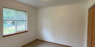 Spacious 3-bedroom/1 bath duplex in Albany! Gallery 11