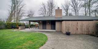 Quiet Top Floor 1 Bedroom Condo in Gated Tukwila Community Gallery 1