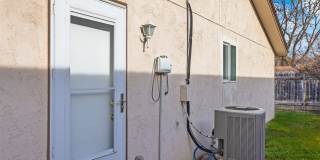 Charming townhome centrally located with great access to the Greenbelt and BSU! Gallery 17