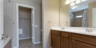 Two Bedroom Townhouse, Great Location! Gallery 22