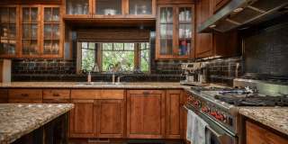 Beautiful Westside Craftsman | Prime Bend Location Gallery 10