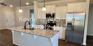 Modern 3‑Bed, 2‑Bath Home with Fenced Yard Gallery 4