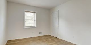 10239 GAINSBOROUGH Road Gallery 16