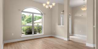 Spacious 4-Bedroom Home - Great Location Gallery 4