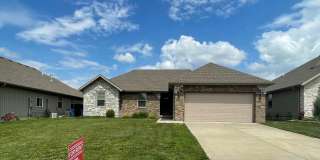 Executive Rental - Old Castle Estate Subdivision - Nixa Gallery 1