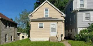 Comfortable 2-Bedroom Silvis Home! Gallery 1