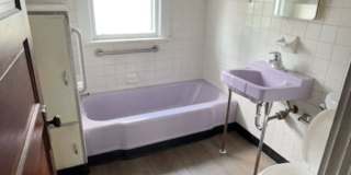 2 Bedroom Home, Fenced in Backyard + Garage! Available Now! Gallery 9