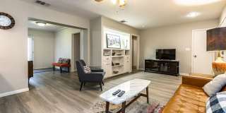 Cute midcentury modern home in central Lubbock! Gallery 9