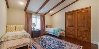 Gorgeous 5 Bedroom Home with sweeping views and pool Gallery 18