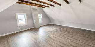 832 Thomas Street Gallery 20