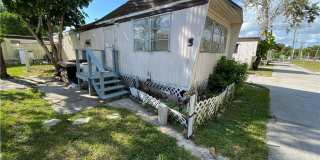 4900 Tice Street Gallery 1
