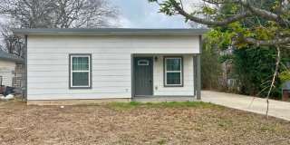 Charming 2 Bedroom Home Near Historic Landmarks in San Antonio Gallery 1