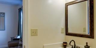 Beautiful 2BR/1.5BA home in a prime location within walking distance to West End and Vanderbilt University. Gallery 17