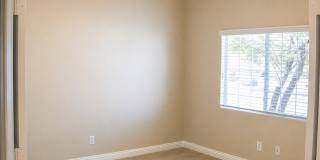 4 bedroom +Den! Gallery 6