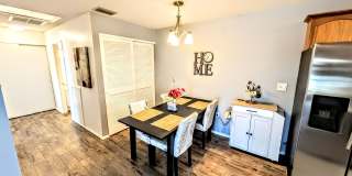Annual furnished/Seasonal/short term 2 bedroom 1 1/2 bath top floor, renovated condo near Siesta Key! Gallery 6