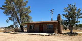 Charming 2 bedroom, 1 bathroom Gallery 1