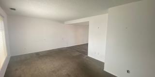 Nice 3 bedroom townhome in Aurora Gallery 5