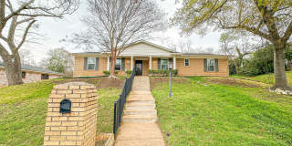 4 Bedroom, 2 Bathroom Home in Woodway, TX! Gallery 1