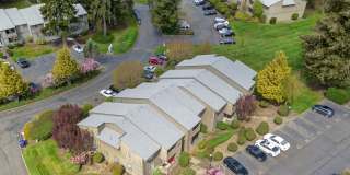 Cozy Condo Living in Tacoma's Desirable Highlands Community | Pool, Gym & Clubhouse Gallery 19