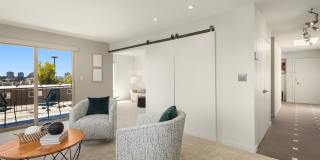 Top Floor Queen Anne Unit! (Beautiful views & 3 Parking Spaces) Gallery 12