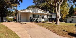 3 Bed,2 Bath,Finished Basement, Fenced Yard & Screened-In Patio! Gallery 1
