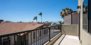 Beautiful 3 bed 2.5 baths "fully furnished" townhouse in the charming neighborhood of University Heights. Gallery 23