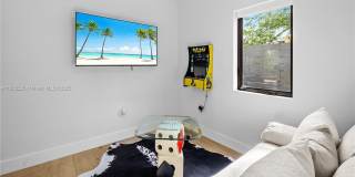 550 NW 42nd St Gallery 49