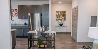 1010 Elliston Gallery 2