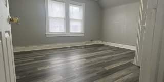 124 Seventh St - Up Gallery 1