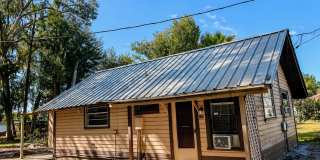 CUTE Zephyrhills 2BR/1BA w/Gorgeous Wood Finish Floors Throughout Gallery 1