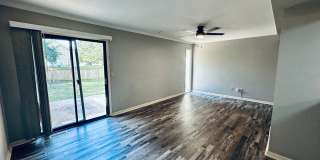 {1423} Updated Townhome + Two Car Garage + Fenced Yard + Lawncare Included Gallery 6