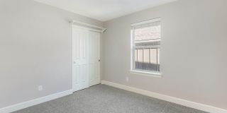 Beautiful townhome in Empire Crossing with mountain views! Beautiful townhome in Empire Crossing with mountain views! Gallery 9