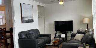 3 bedroom, 1 bath furnished or unfurnished Gallery 17
