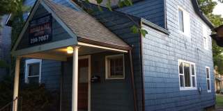 4 bedroom 1 1/2 bath single family house with yard. Gallery 3