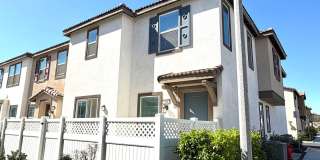 Almost BRAND NEW end unit Townhome in Winchester for Rent Gallery 1