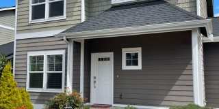 In town Kingston! Close to town and the ferries Gallery 1