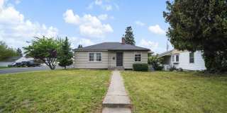 Comfortable Living in a Convenient Location – Charming 3BR 1BA Home at 2403 W Everett Gallery 8