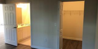 2733 NE 3rd Ct Gallery 7