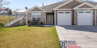 3 bedroom 2 bath twin home is a must see! - Small dog Friendly Gallery 1