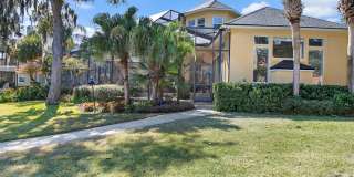 Stunning Lagoon Residence! Gallery 50